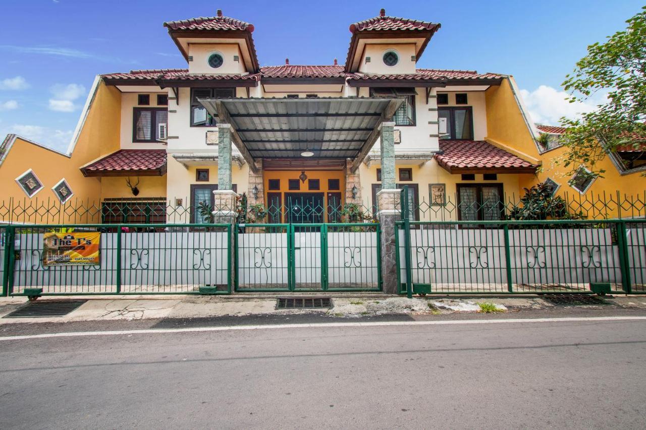 Oyo 3217 The Ts Homestay Malang Zewnętrze zdjęcie