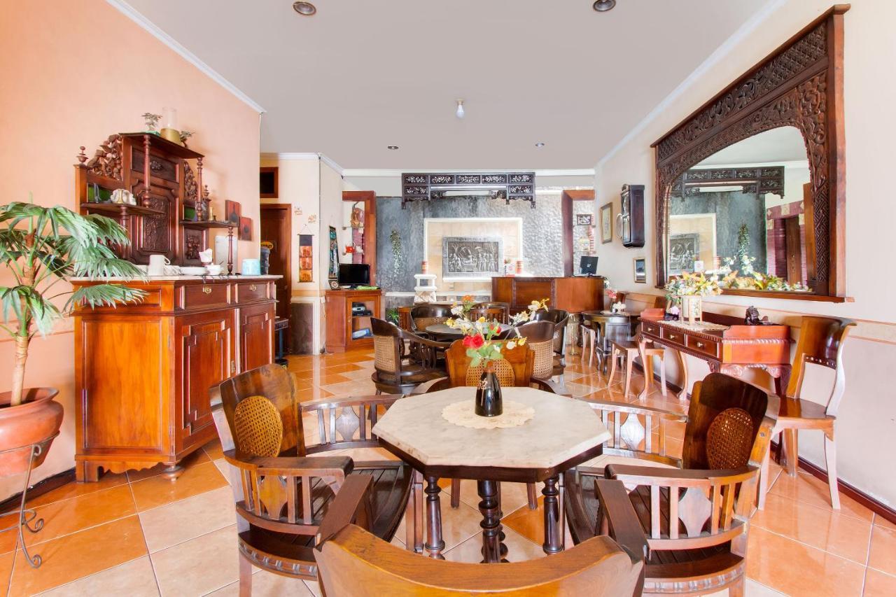 Oyo 3217 The Ts Homestay Malang Zewnętrze zdjęcie