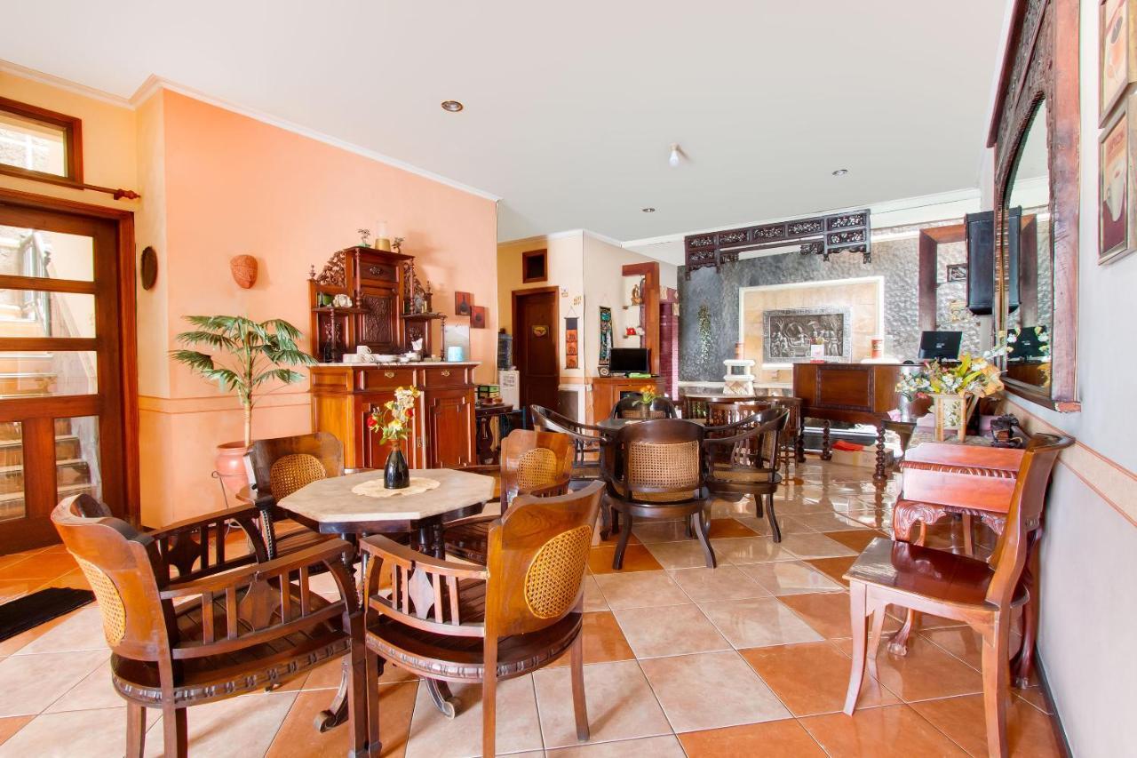 Oyo 3217 The Ts Homestay Malang Zewnętrze zdjęcie